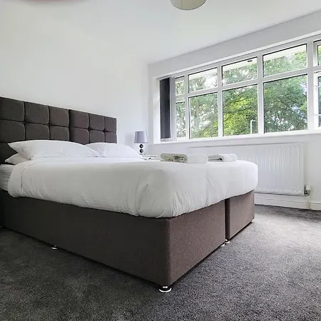 Holiday home Big 7xguest House 3xvan Locked Carport Garden & Bradford *