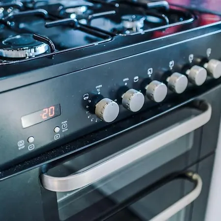 Big 7xguest House 3xvan Locked Carport Garden & Bradford * Лідс