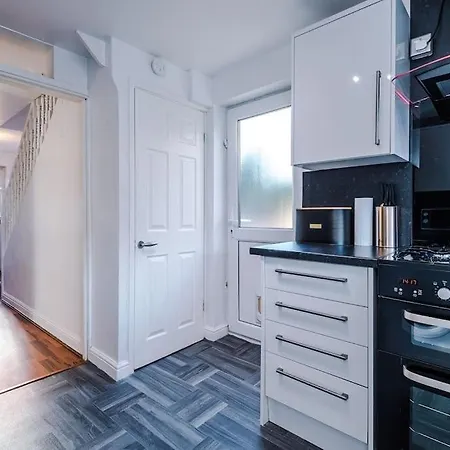 Big 7xguest House 3xvan Locked Carport Garden & Bradford Будинок відпочинку