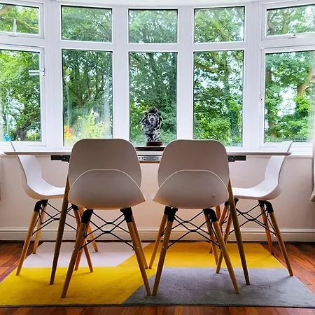 Holiday home Big 7xguest House 3xvan Locked Carport Garden & Bradford *