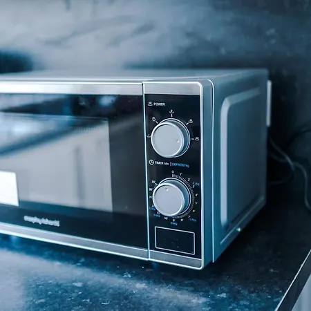 Big 7xguest House 3xvan Locked Carport Garden & Bradford Holiday home *