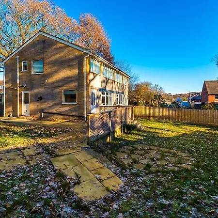 Будинок відпочинку Big 7xguest House 3xvan Locked Carport Garden & Bradford *