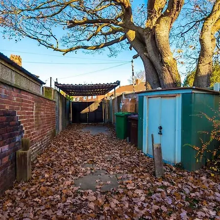 Holiday home Big 7xguest House 3xvan Locked Carport Garden & Bradford