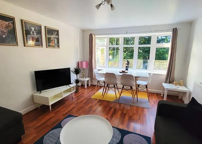 Big 7xguest House 3xvan Locked Carport Garden & Bradford Holiday home Leeds (West Yorkshire)