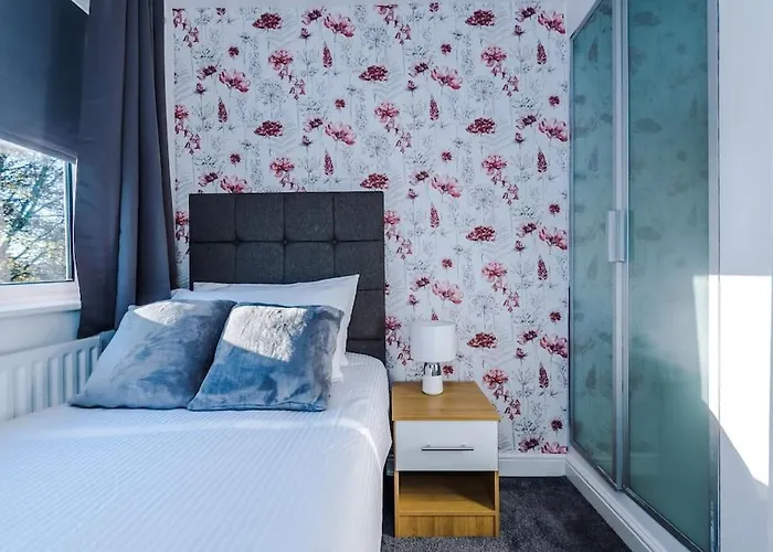 Big 7xguest House 3xvan Locked Carport Garden & Bradford Holiday home Leeds (West Yorkshire)