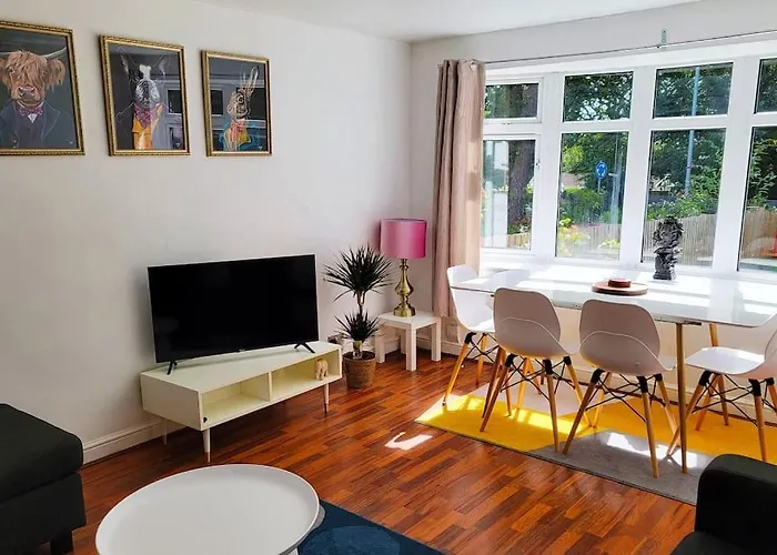 Big 7xguest House 3xvan Locked Carport Garden & Bradford Leeds (West Yorkshire)