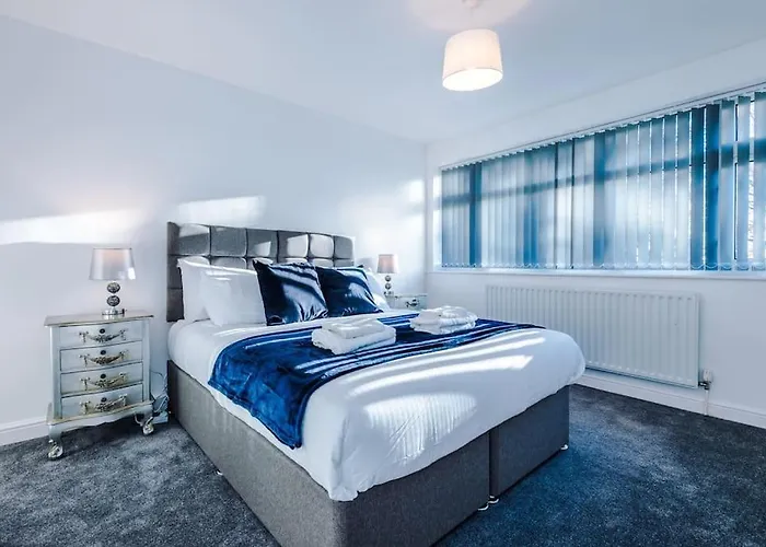 Big 7xguest House 3xvan Locked Carport Garden & Bradford