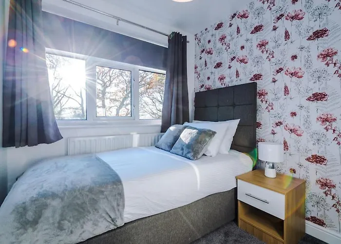 Big 7xguest House 3xvan Locked Carport Garden & Bradford *