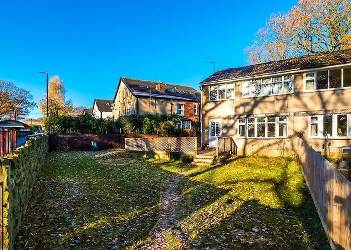 Big 7xguest House 3xvan Locked Carport Garden & Bradford Holiday home Leeds (West Yorkshire)