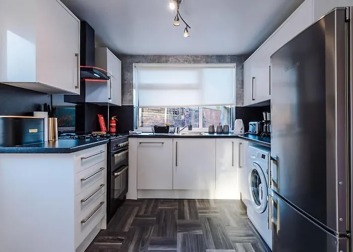 Holiday home Big 7xguest House 3xvan Locked Carport Garden & Bradford *