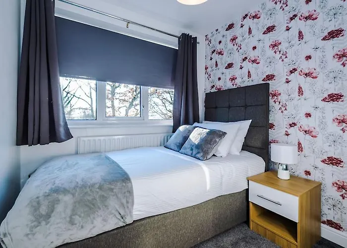 Big 7xguest House 3xvan Locked Carport Garden & Bradford Leeds (West Yorkshire)