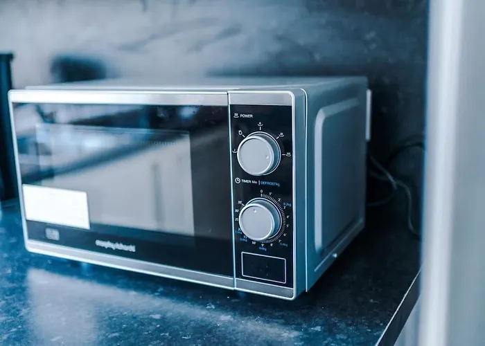 Big 7xguest House 3xvan Locked Carport Garden & Bradford Holiday home *