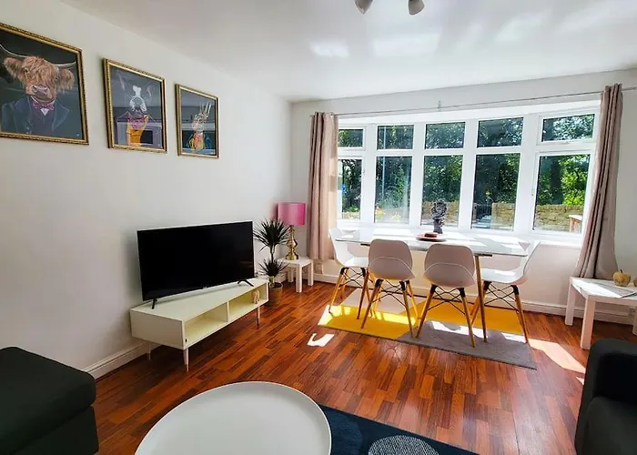 Big 7xguest House 3xvan Locked Carport Garden & Bradford Leeds (West Yorkshire)