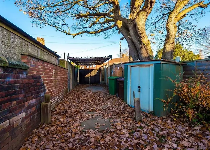 Holiday home Big 7xguest House 3xvan Locked Carport Garden & Bradford