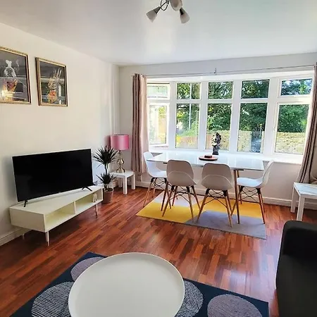 Big 7xguest House 3xvan Locked Carport Garden Leeds&bradford Vakantiehuis Leeds (West Yorkshire)