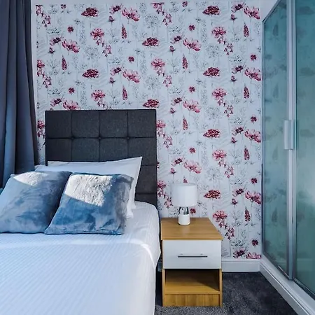 Big 7xguest House 3xvan Locked Carport Garden Leeds&bradford Vakantiehuis Leeds (West Yorkshire)