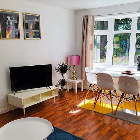 Big 7xguest House 3xvan Locked Carport Garden Leeds&bradford Leeds (West Yorkshire)