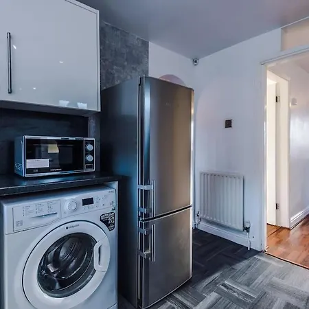 Big 7xguest House 3xvan Locked Carport Garden Leeds&bradford