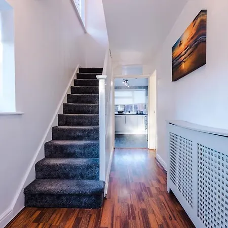 Vakantiehuis Big 7xguest House 3xvan Locked Carport Garden Leeds&bradford Leeds (West Yorkshire)