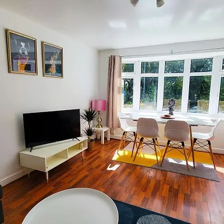 Big 7xguest House 3xvan Locked Carport Garden Leeds&bradford Leeds (West Yorkshire)