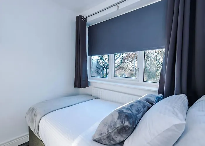 Big 7xguest House 3xvan Locked Carport Garden & Bradford Будинок відпочинку *