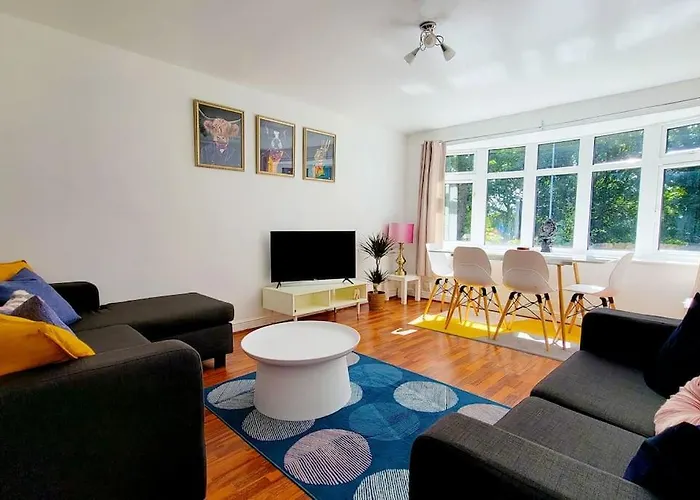 Big 7xguest House 3xvan Locked Carport Garden & Bradford *