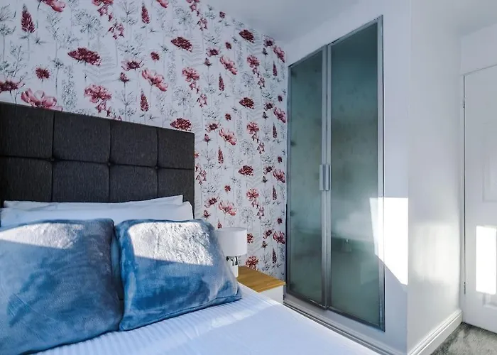 Big 7xguest House 3xvan Locked Carport Garden & Bradford