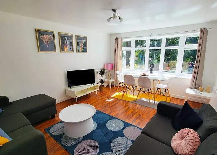 Big 7xguest House 3xvan Locked Carport Garden & Bradford Будинок відпочинку