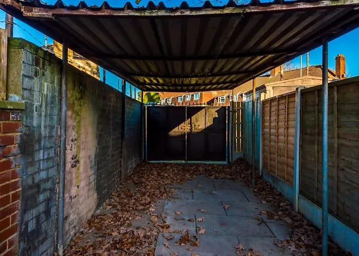 Big 7xguest House 3xvan Locked Carport Garden & Bradford * Лідс