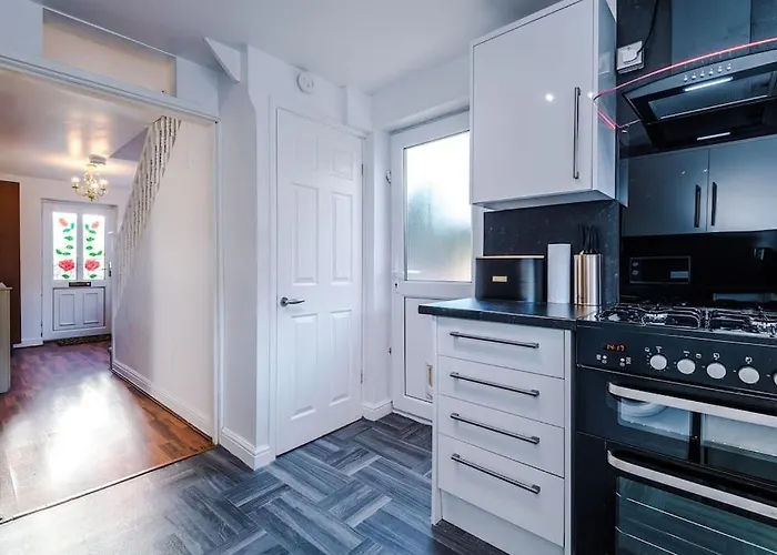 Big 7xguest House 3xvan Locked Carport Garden & Bradford Будинок відпочинку