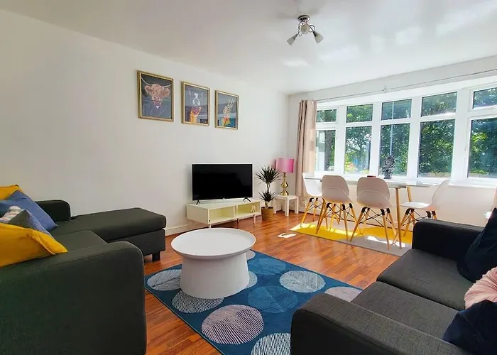 Big 7xguest House 3xvan Locked Carport Garden & Bradford Будинок відпочинку