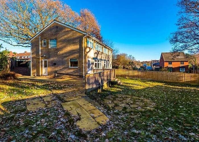 Будинок відпочинку Big 7xguest House 3xvan Locked Carport Garden & Bradford *